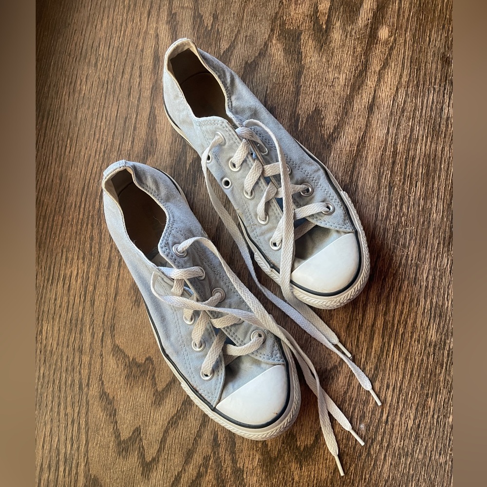 Converse low top size 6 women’s